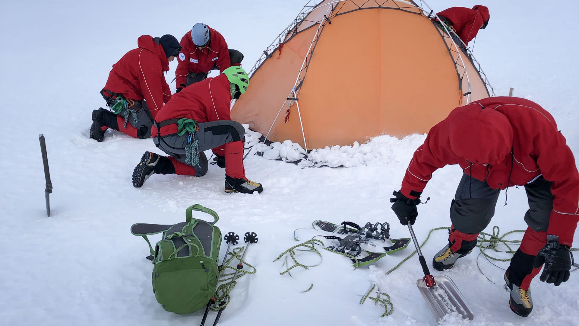Professional | B2B Dachsteinmassiv: gefuehrte Bergtour der Alpine Welten Bergsteigerschule mit Bergführer.