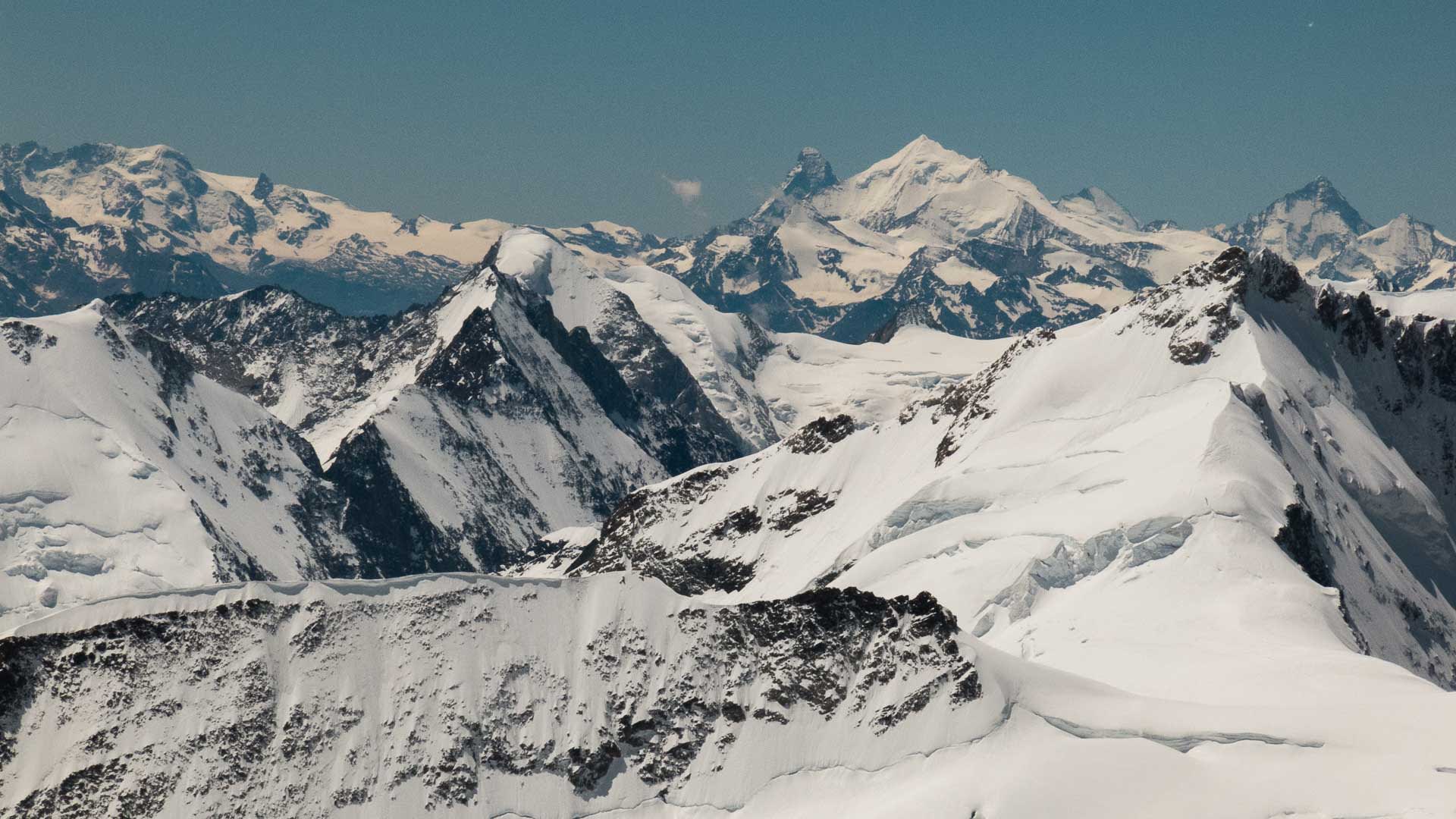 Hochtour Berner: gefuehrte Bergtour der Alpine Welten Bergsteigerschule mit Bergführer im Gebiet Berner Alpen.