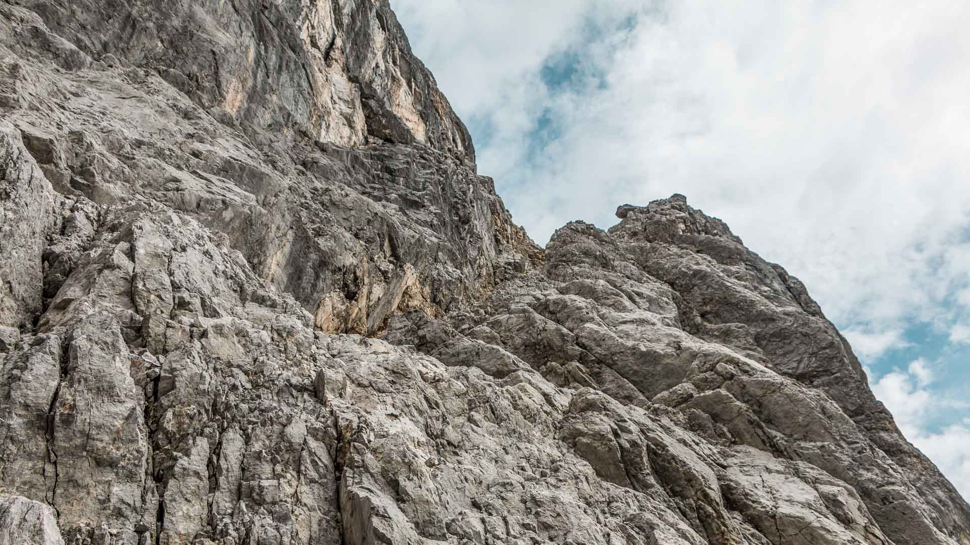 Klettern Wettersteingebirge: gefuehrte Bergtour der Alpine Welten Bergsteigerschule mit Bergführer im Gebiet Wettersteingebirge und Mieminger Kette.
