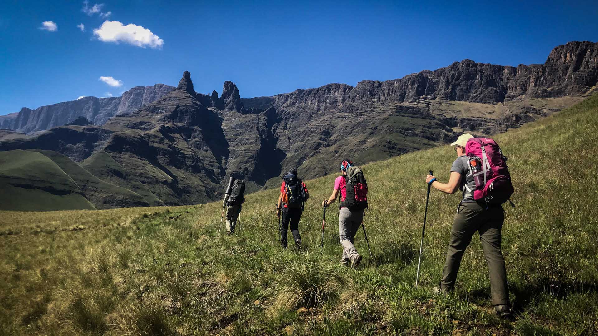 Trekking Maloti: gefuehrte Bergtour der Alpine Welten Bergsteigerschule mit Bergführer im Gebiet Maloti-Drakensberg Park.