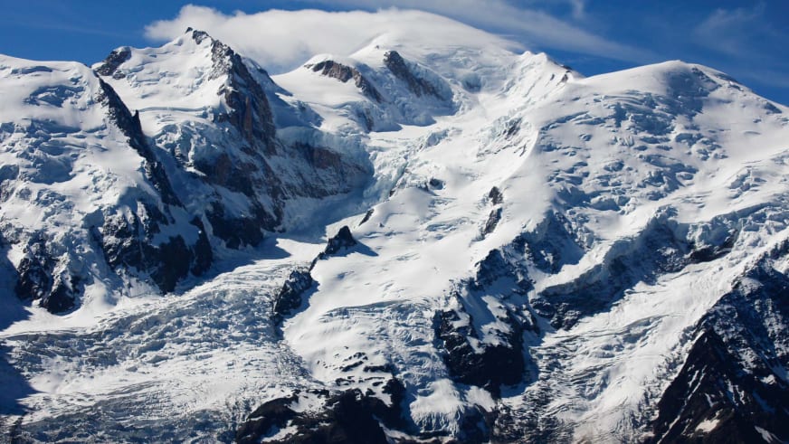 Hochtour im Mont-Blanc-Massiv: Gletscherpanorama vom Brévent mit Seracs, Eisbrüchen und Felsgipfeln.