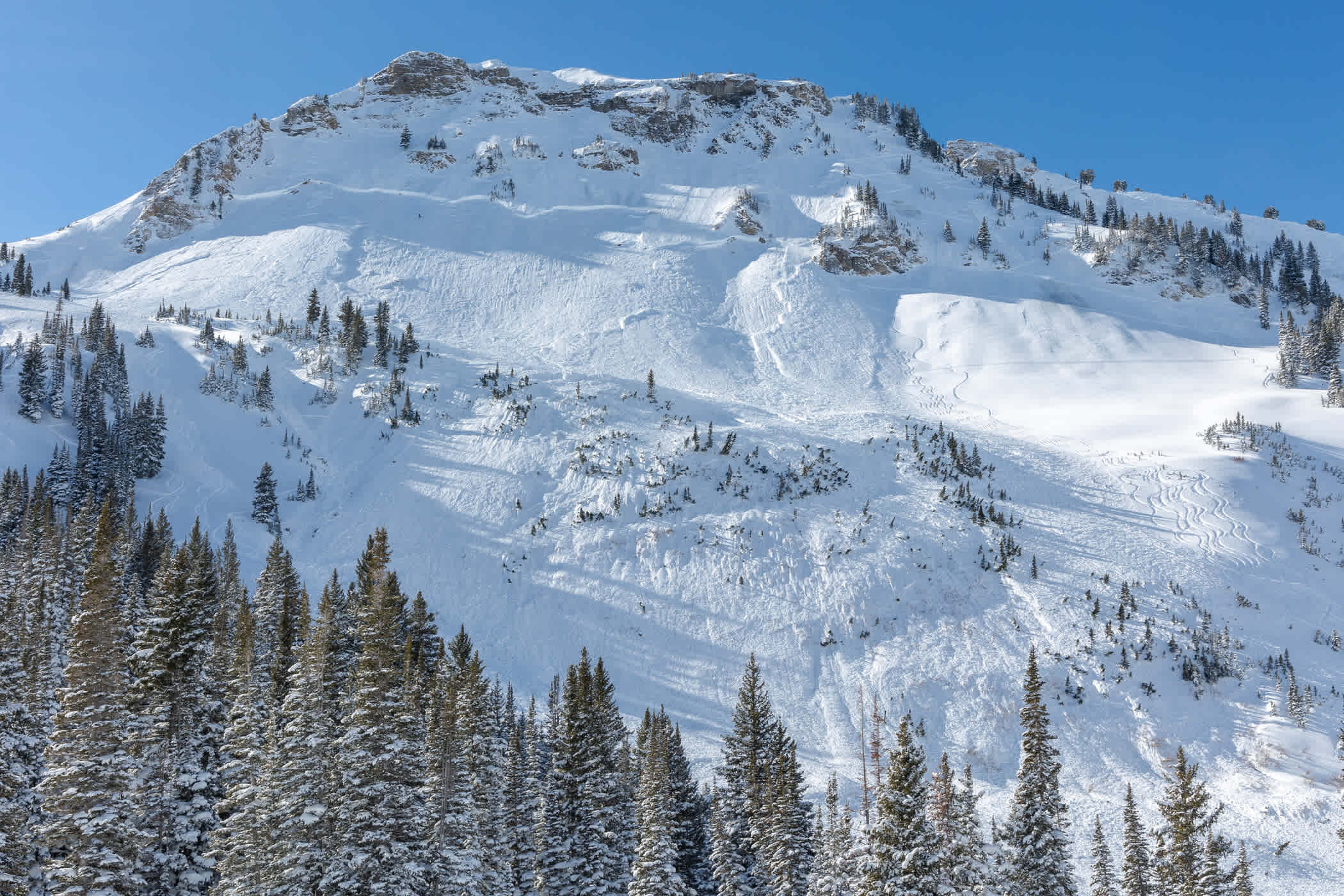 Backside avalanche from January 2nd, 2022 | Photo: Photo-John