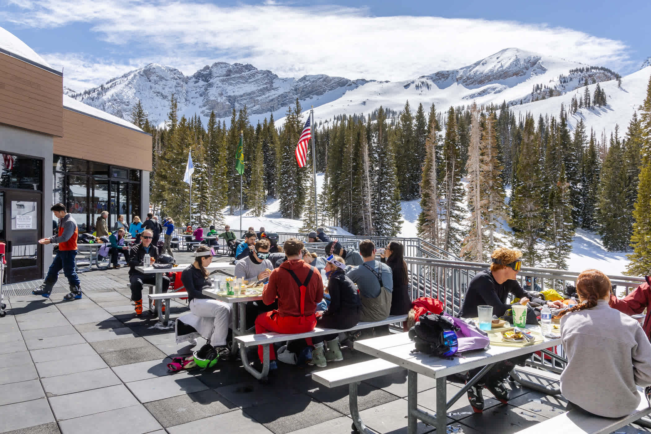The Alf's deck on a spring day | Photo: Photo-John