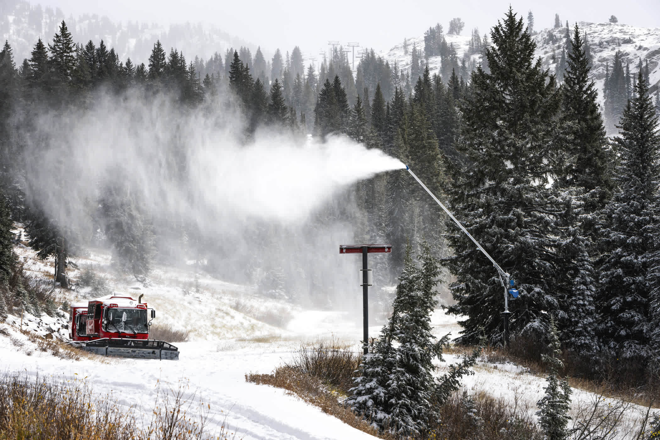 Snowmaking lance in action 