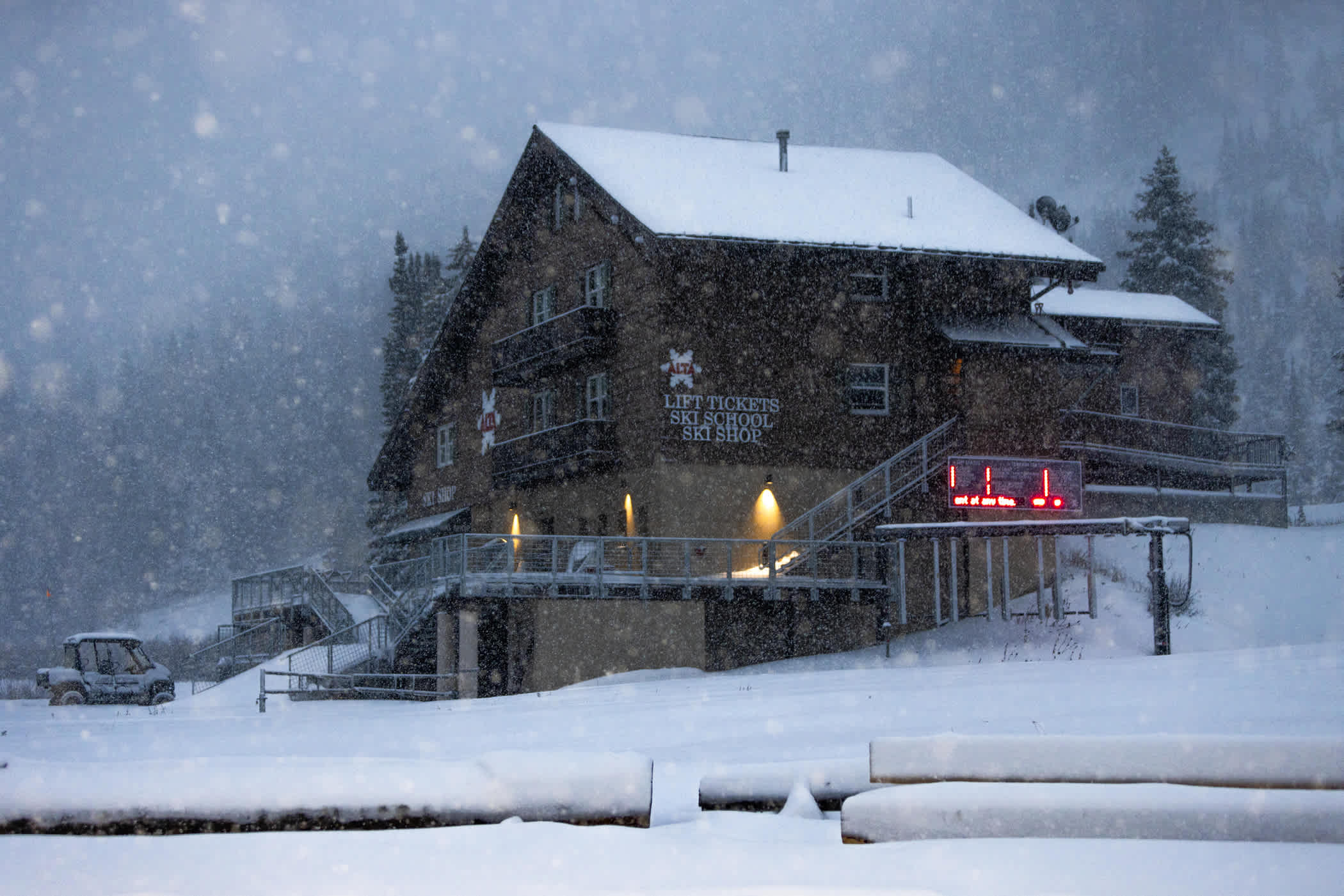 October 23rd: A snowy October morning | Photo: Rocko Menzyk