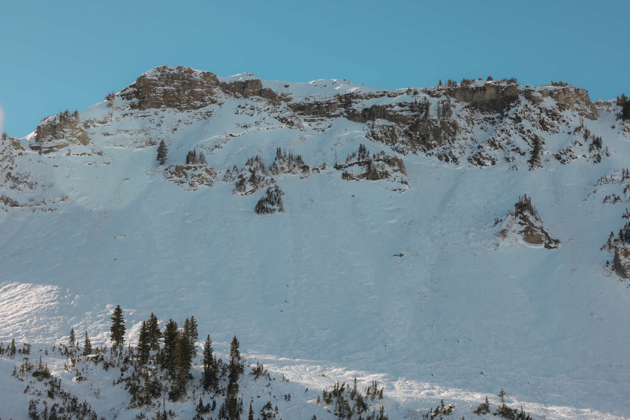 Early-season avalanche on the Backside | Photo: Chloe Jimenez
