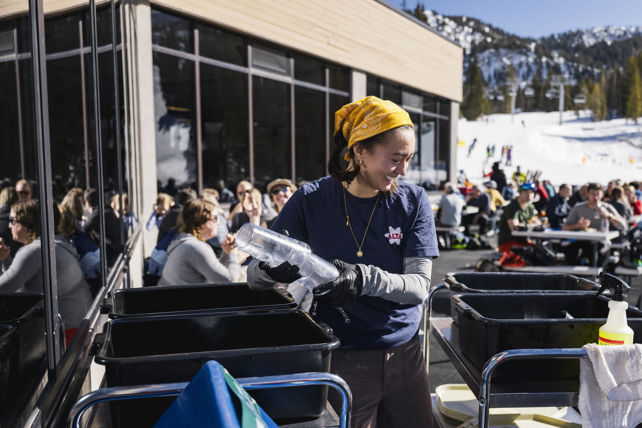 An Alf's employee buses tables on a sunny spring day | Photo: Rocko Menzyk