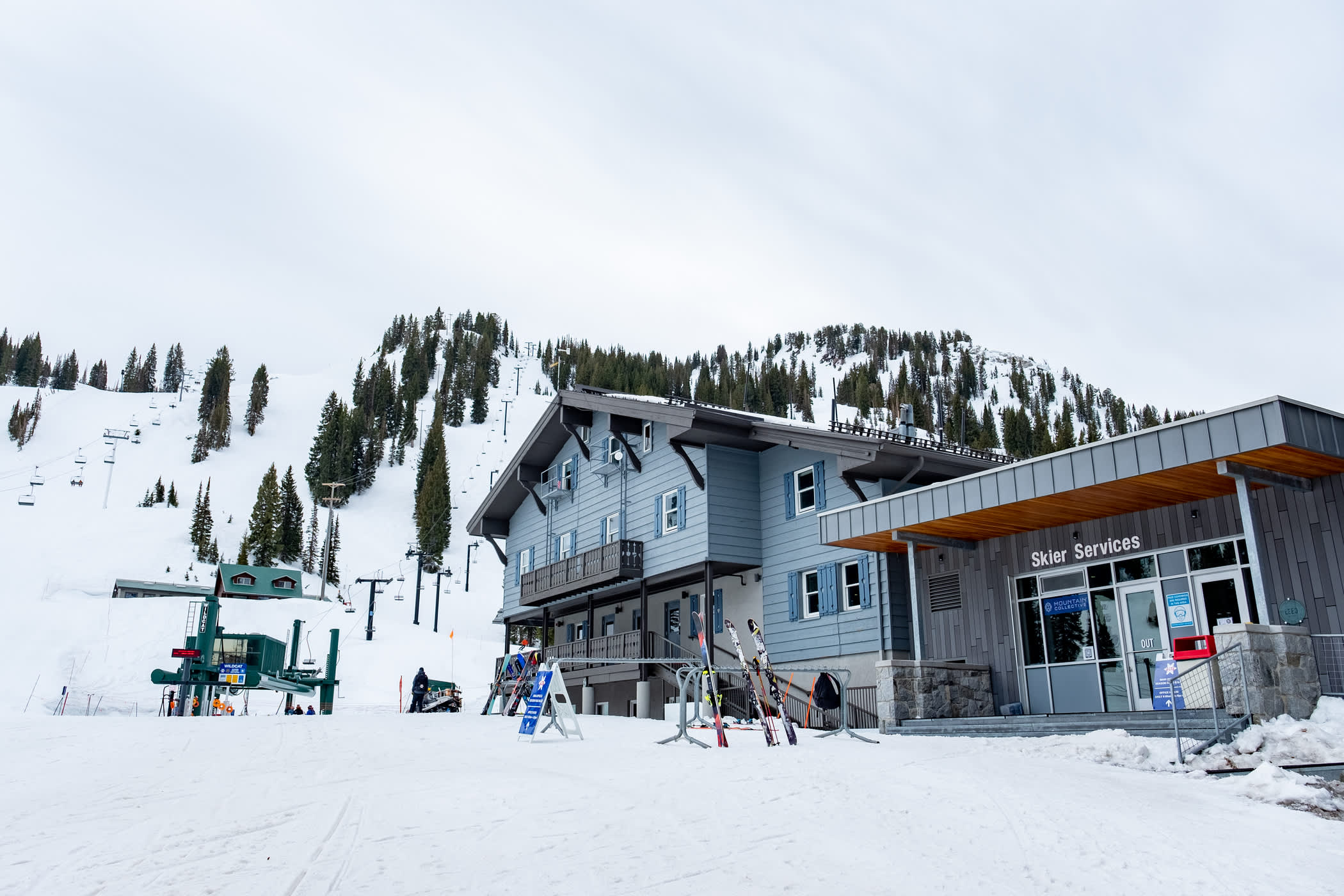 Skier service building 