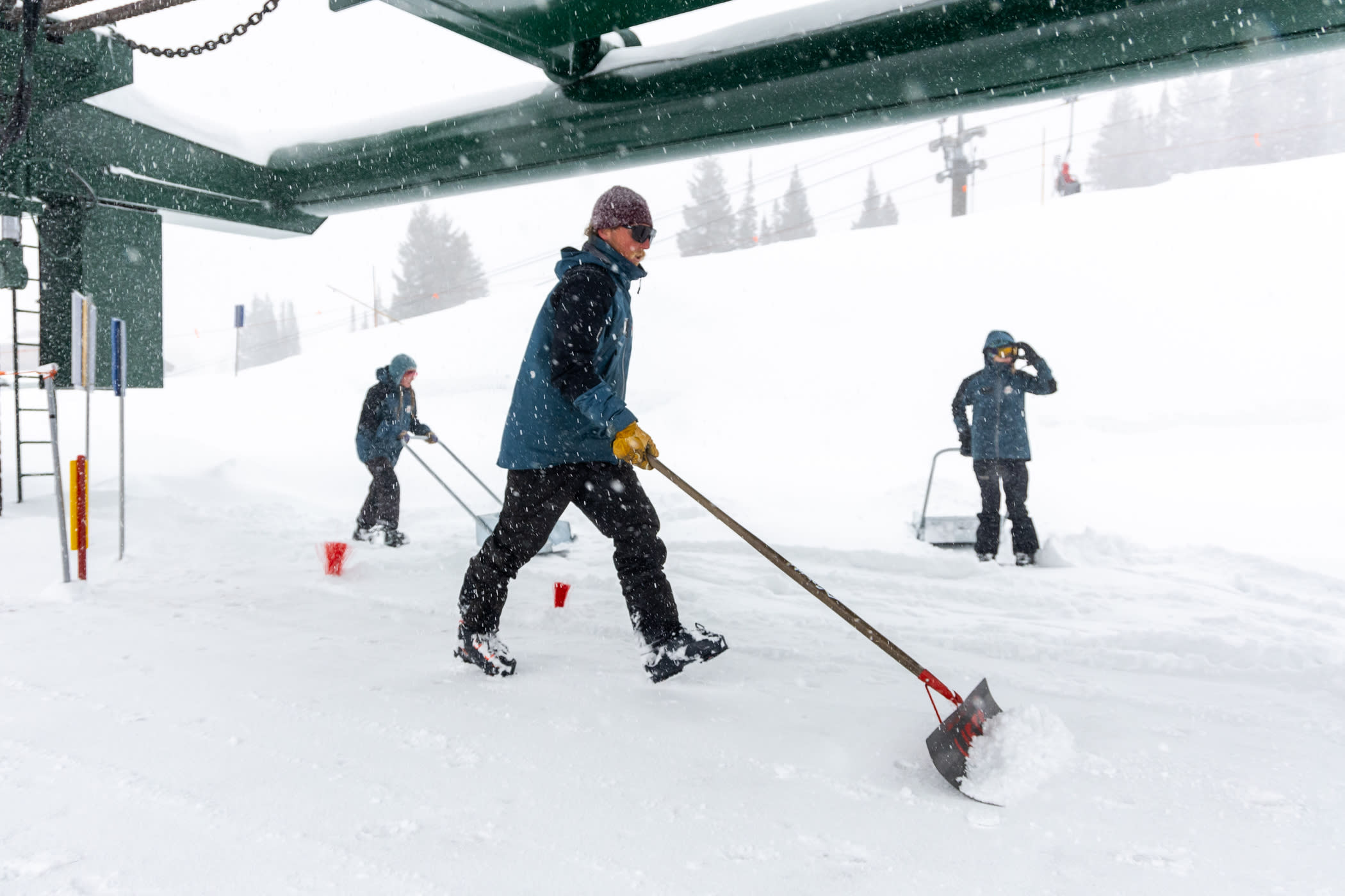 Working through the storm | Photo: Photo-John