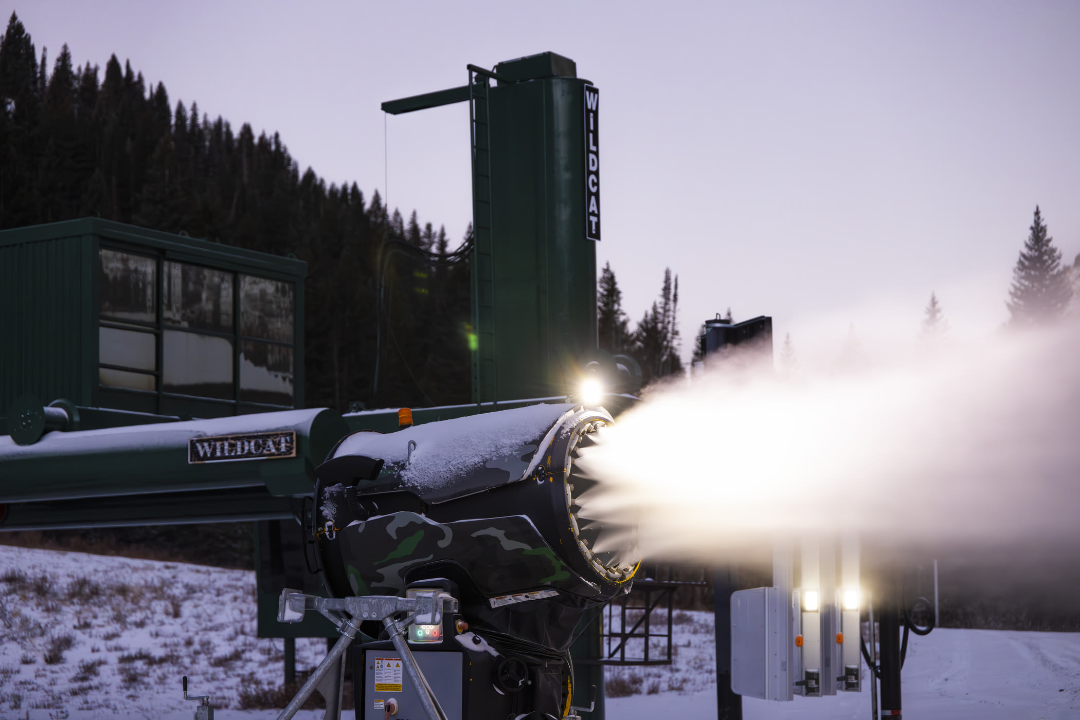Snowmaking gun in action 