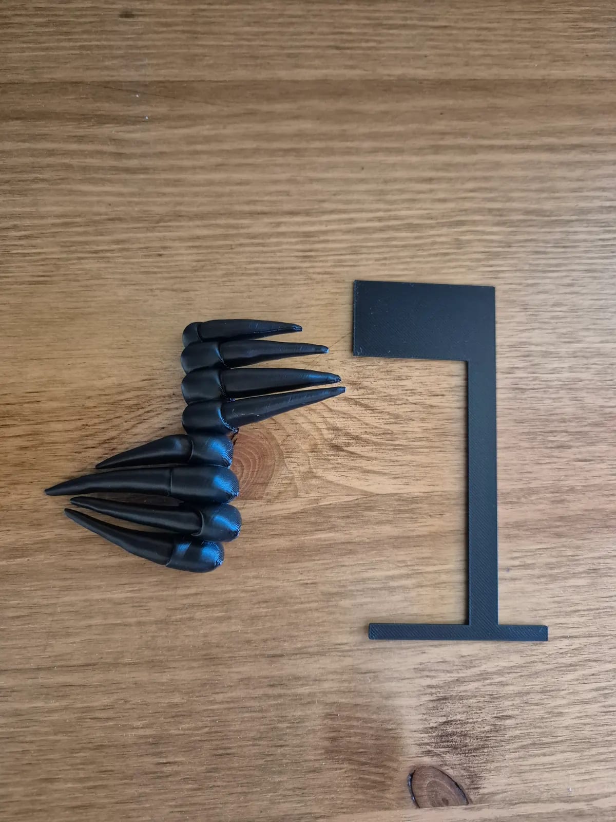 Claw Spine Hugger Bookshelf Insert Decor, gallery image 4