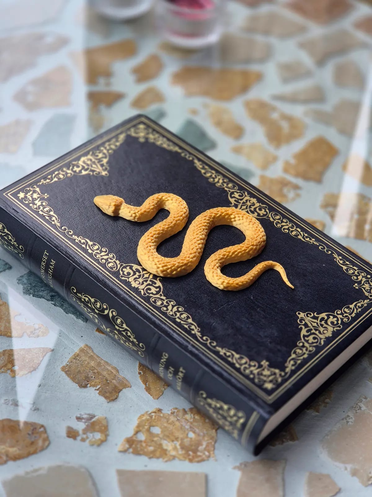 Snake Bookshelf Insert Decor, gallery image 2