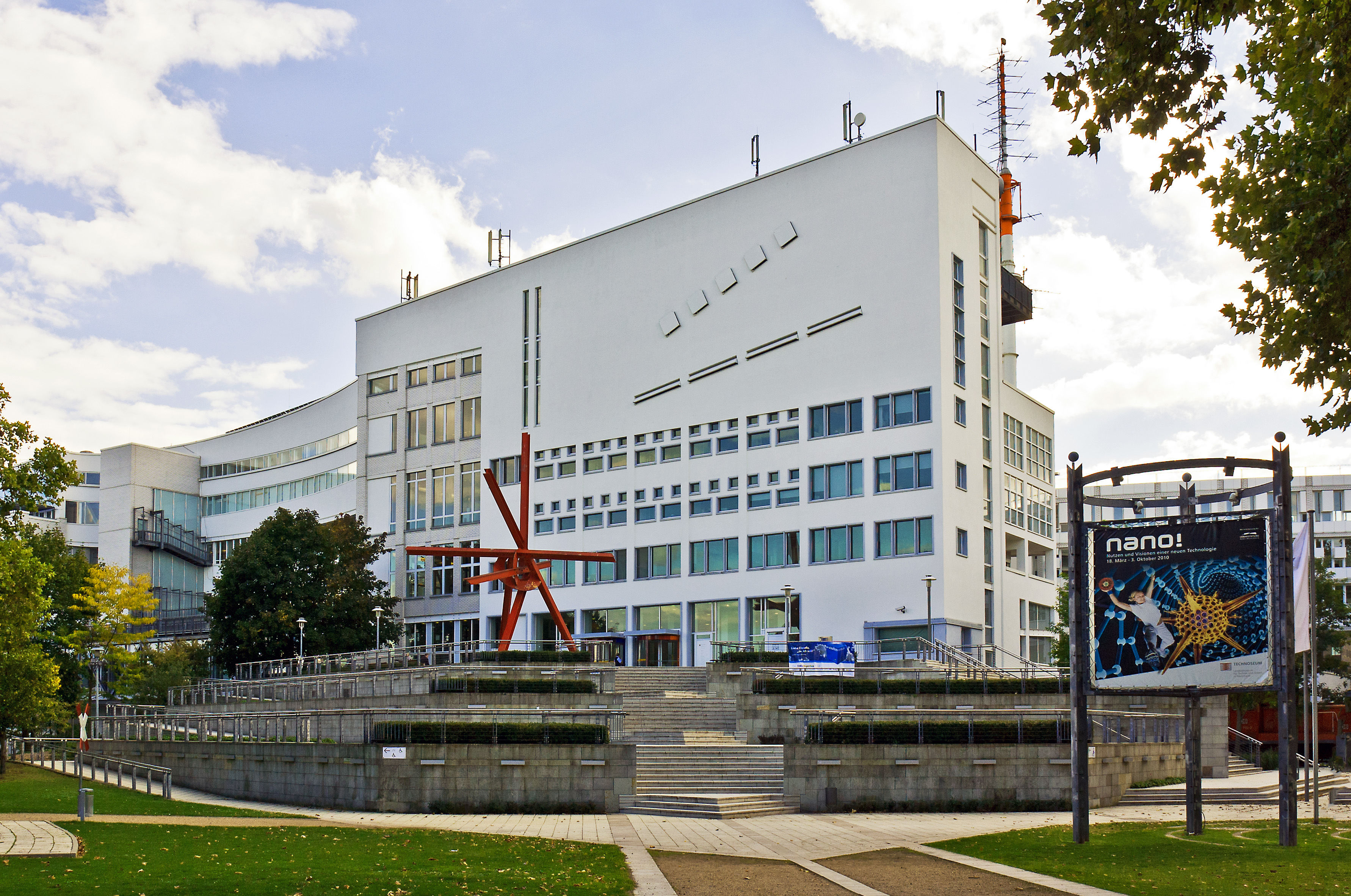 Der_Friedrichsplatz_und_der_Wasserturm