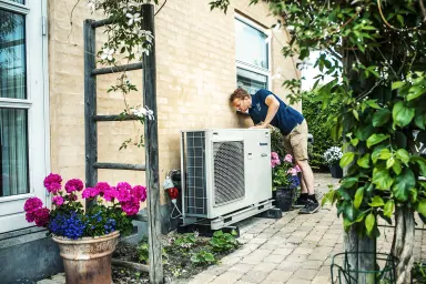 Kan man kombinere en varmepumpe med solceller?