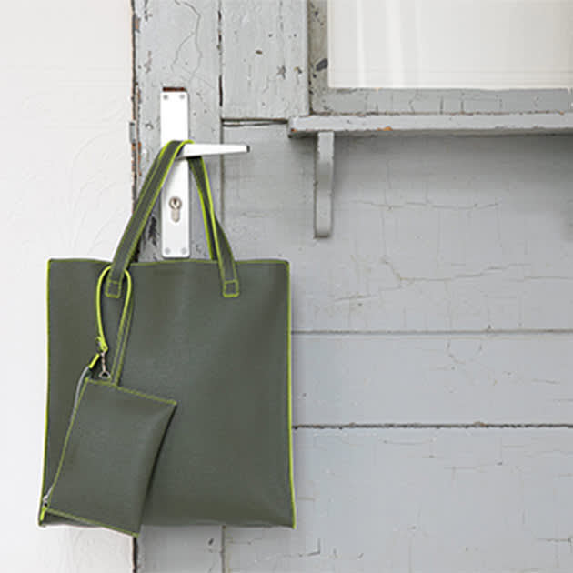 Shopper mit Pouch in modischen Farben