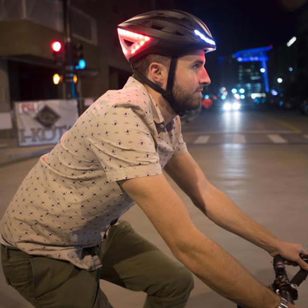 Lumos Smart Fahrradhelm mit Gesten gesteuerten Blinkern