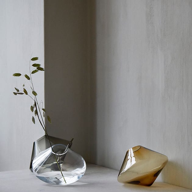 Float Vase von Fabio Vogel, inspiriert von Kreiseln