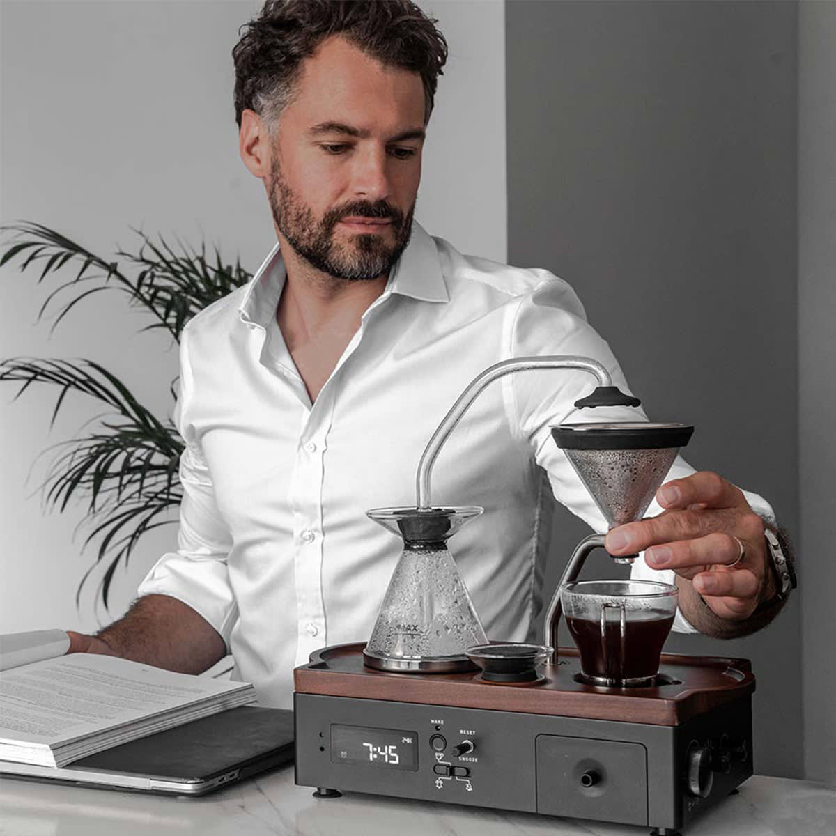 Joy Resolve Barisieur – Kaffeemaschine mit Timerfunktion und Designwecker