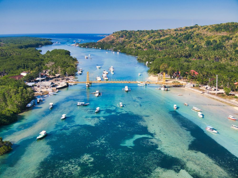 https://res.cloudinary.com/amaze-vacations/image/upload/v1764670765/amaze-vacations/uploads/large_Nusa_Lembongan_3_Danny_de_Groot_Unsplash_4b048b5a2b.jpg