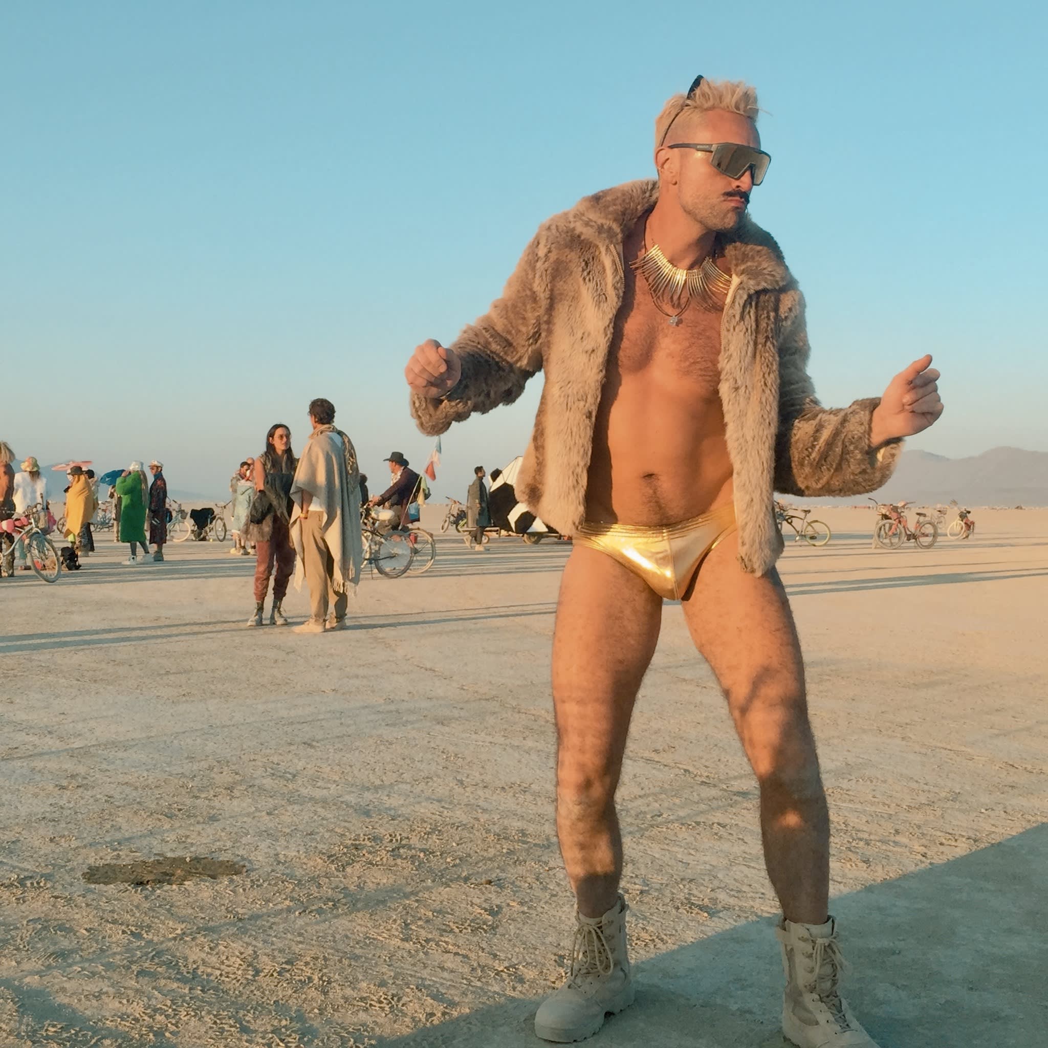 Cameron Cash as Dinah