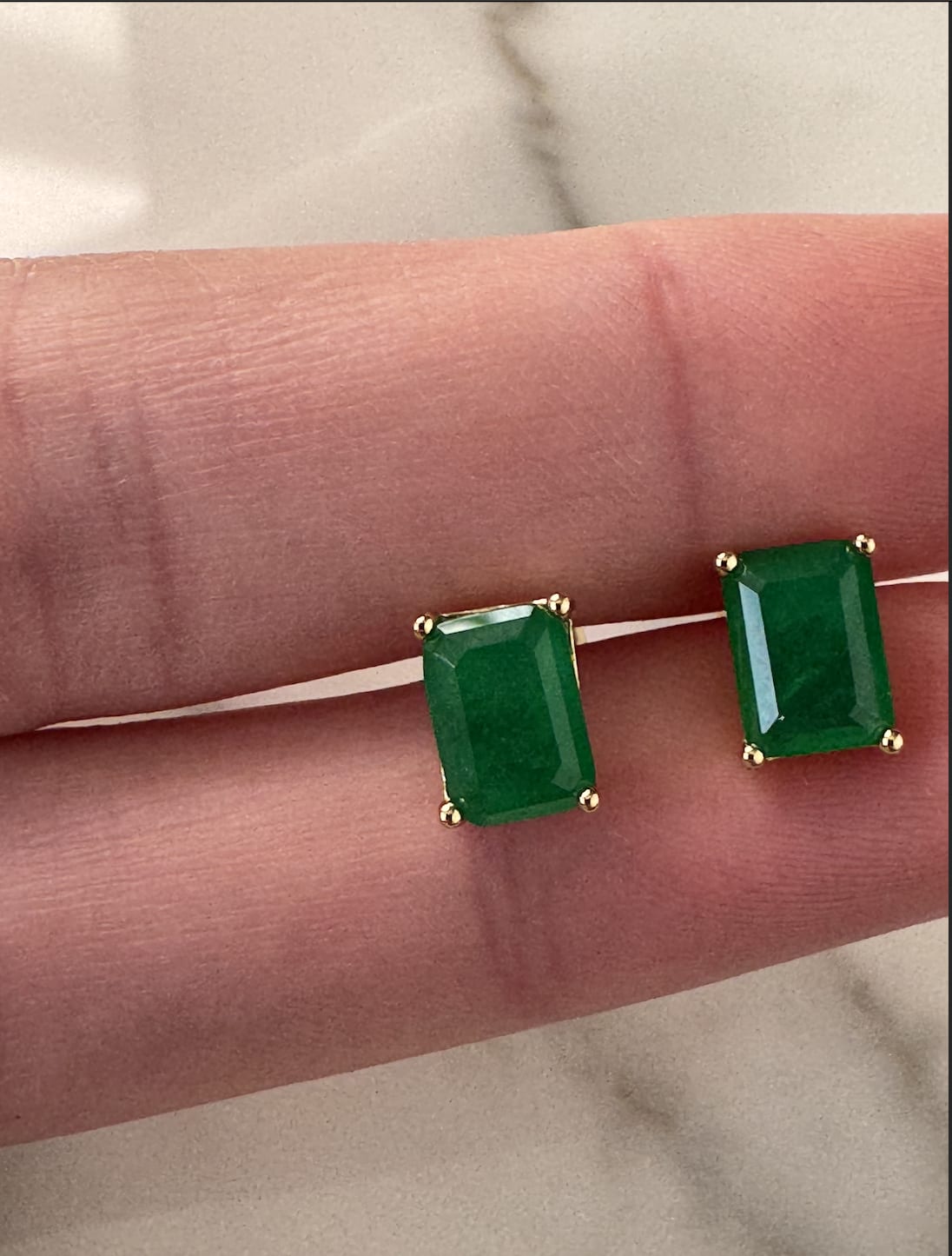 Green emerald lab stud earrings yellow gold - Image 3