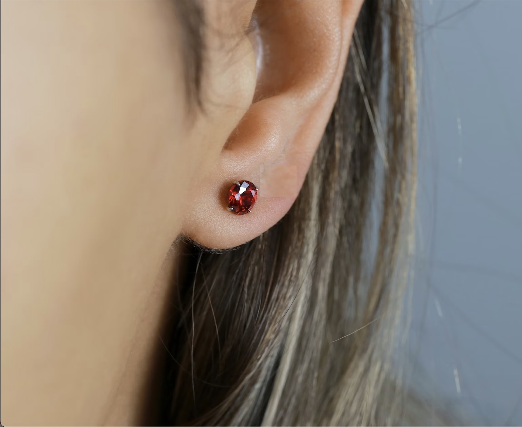 Garnet stud earrings yellow gold - Image 2