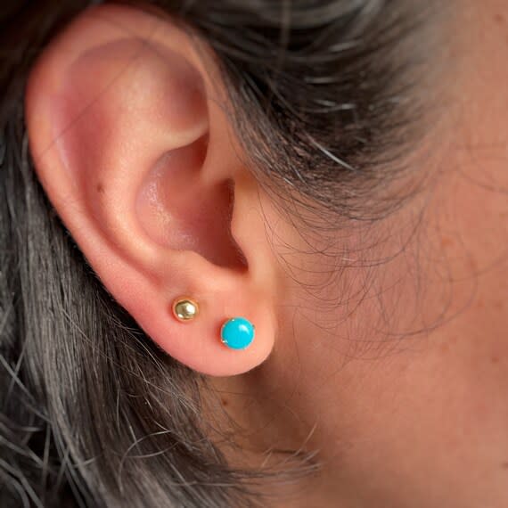 Turquoise stud earrings yellow gold - Image 2