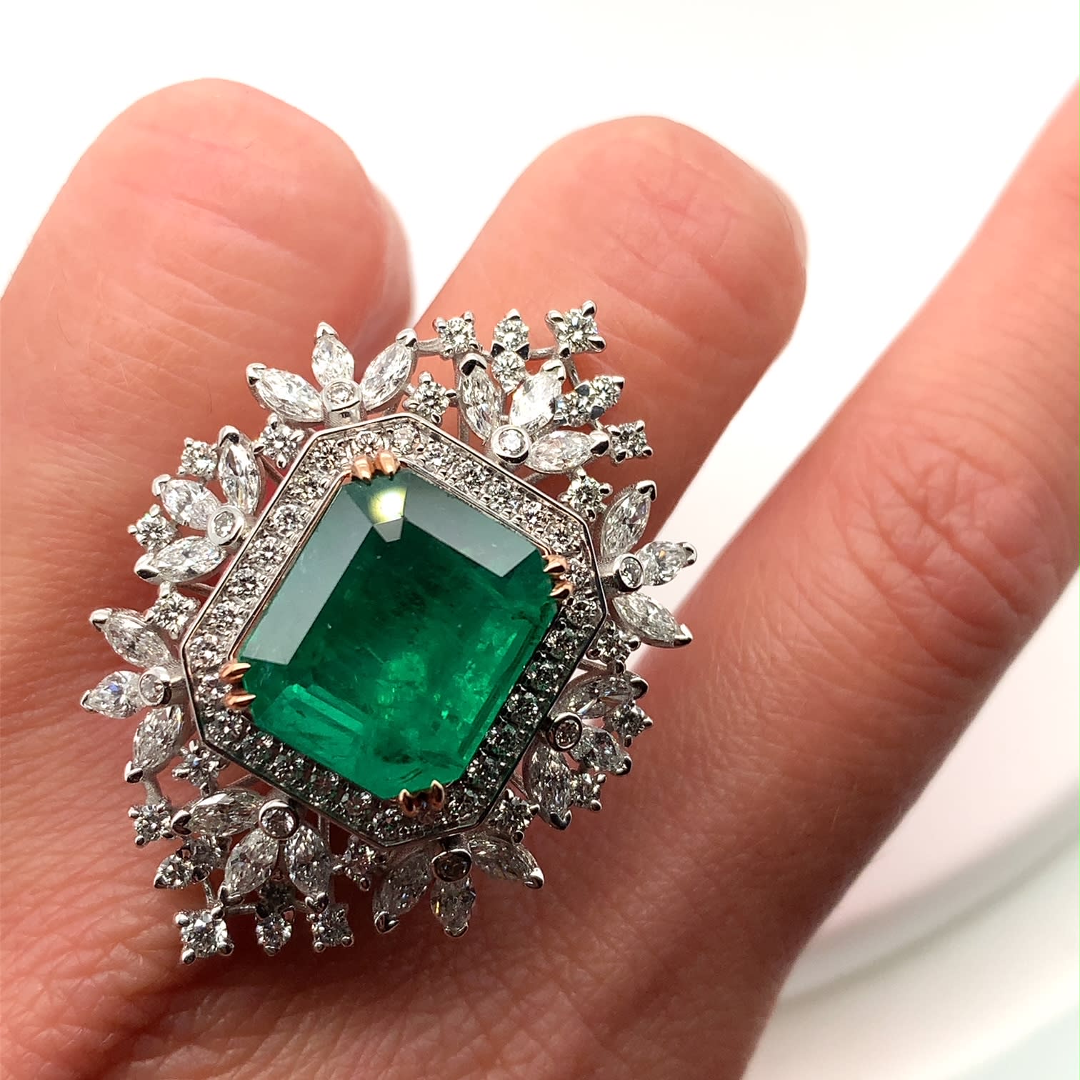 Emerald and diamond cocktail ring white gold - Image 2