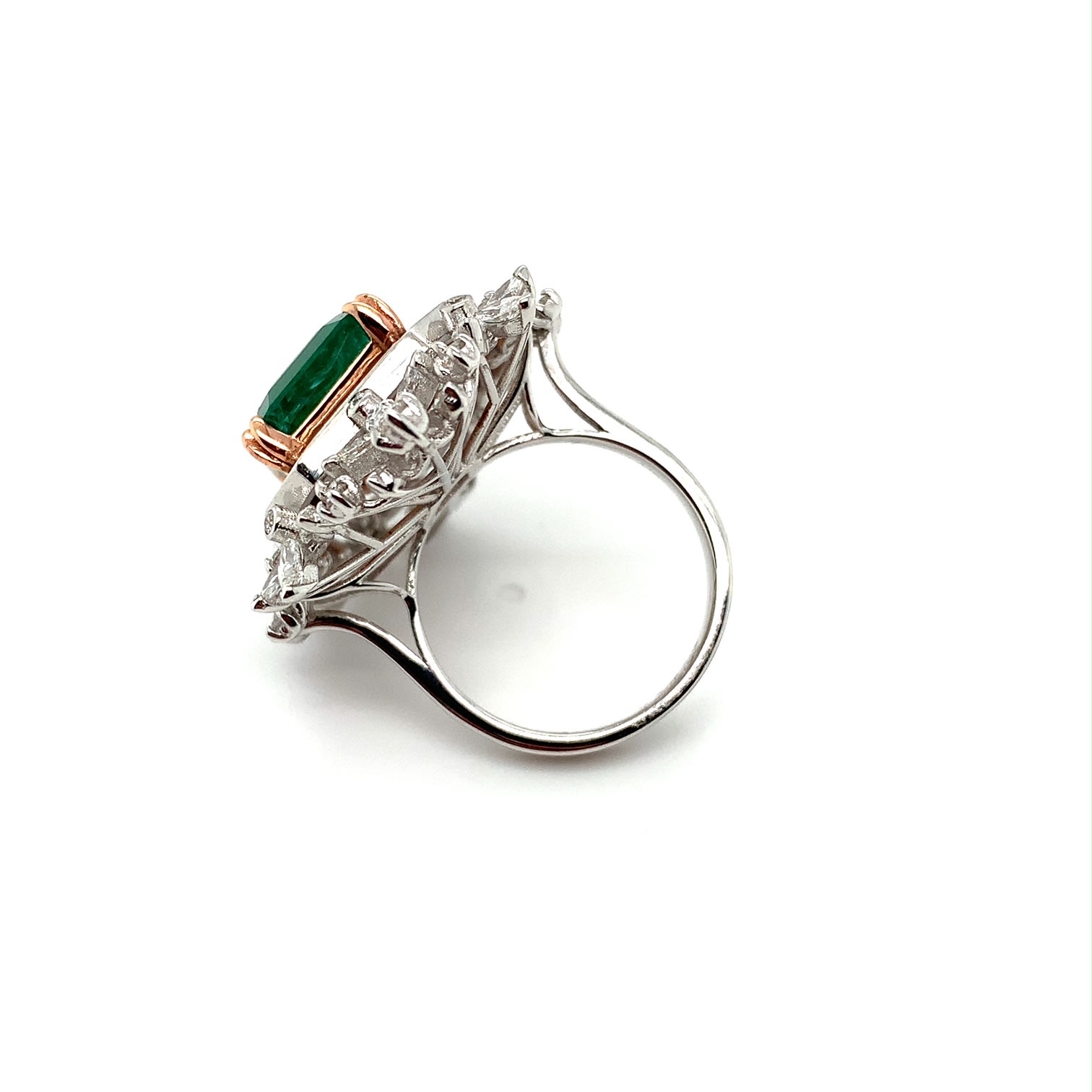 Emerald and diamond cocktail ring white gold - Image 4