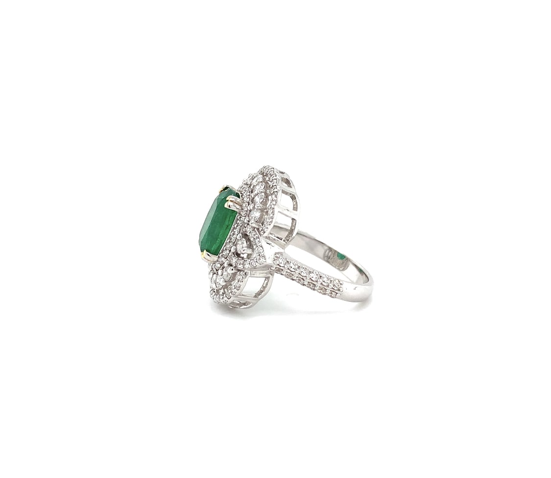 Emerald and diamond cocktail ring white gold - Image 4