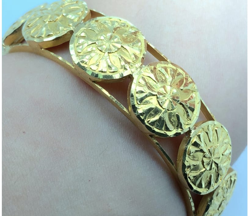 22k Yellow gold bangle bracelet - Image 2
