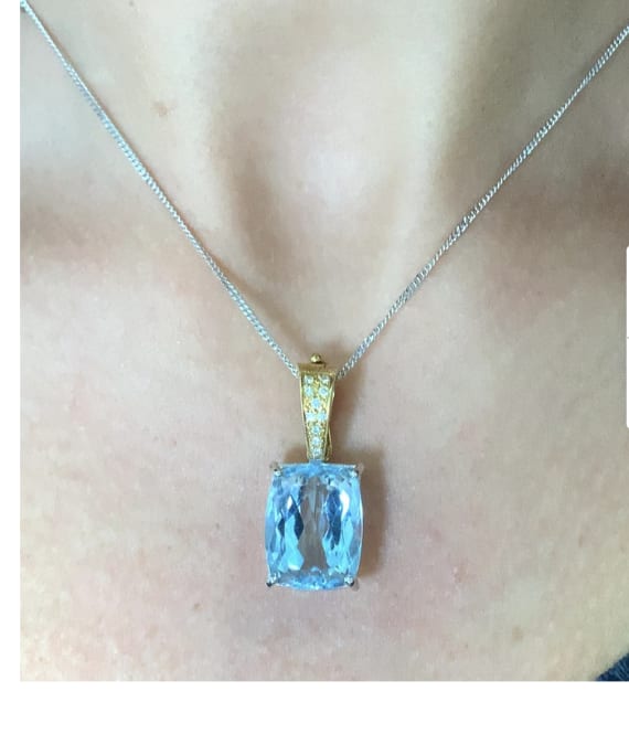 Aquamarine and diamond pendant necklace 18k gold - Image 2