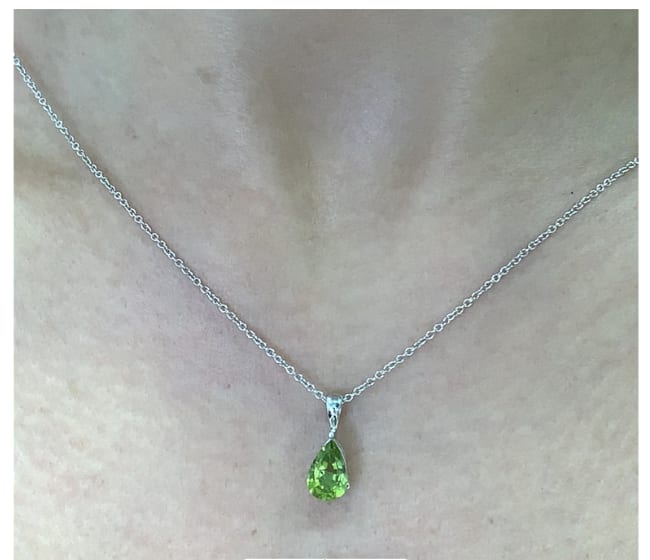 Green peridot pendant necklace 18k white gold - Image 2