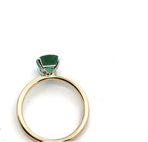Colombian emerald engagement ring 18k yellow gold - Image 4