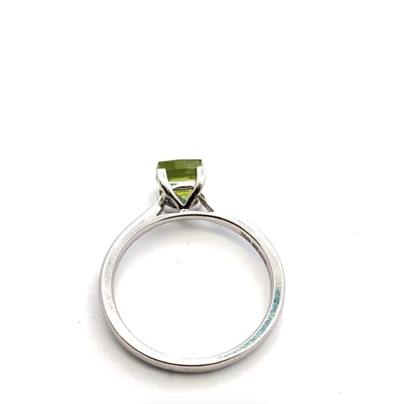 Peridot cushion engagement ring 18k white gold - Image 4