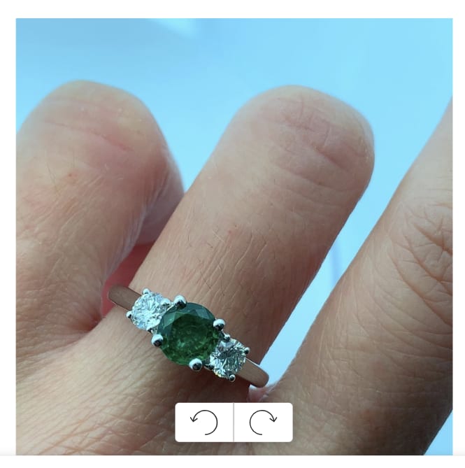 Emerald and diamond trilogy ring 18k white gold - Image 2