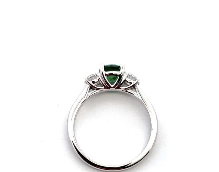 Emerald and diamond trilogy ring 18k white gold - Image 5