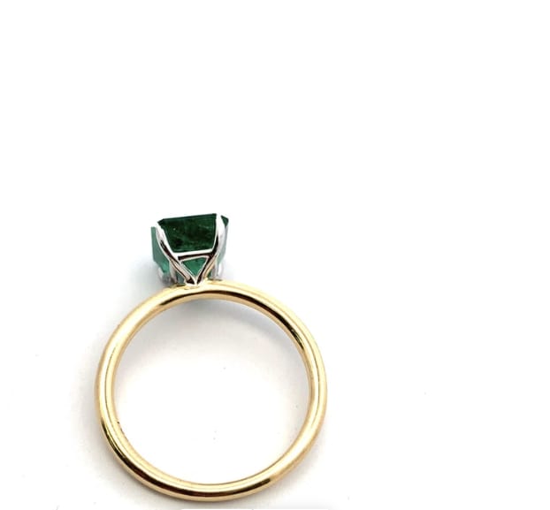 Colombian emerald engagement ring 18k yellow gold - Image 4