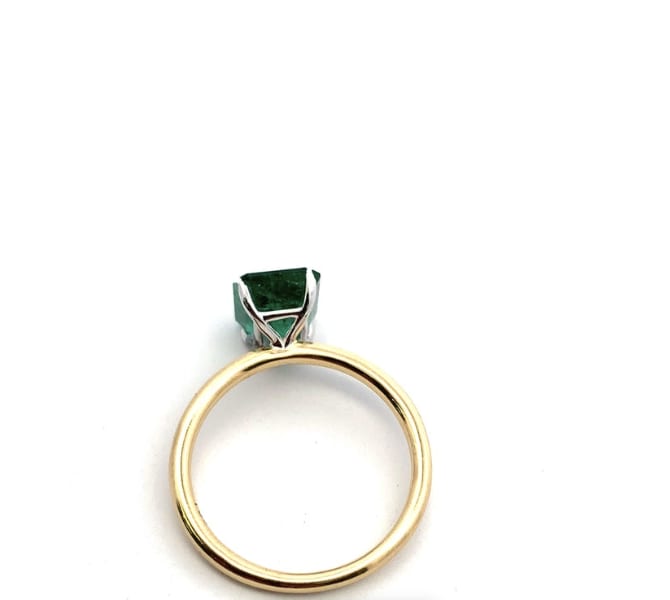 Colombian emerald engagement ring 18k yellow gold - Image 4