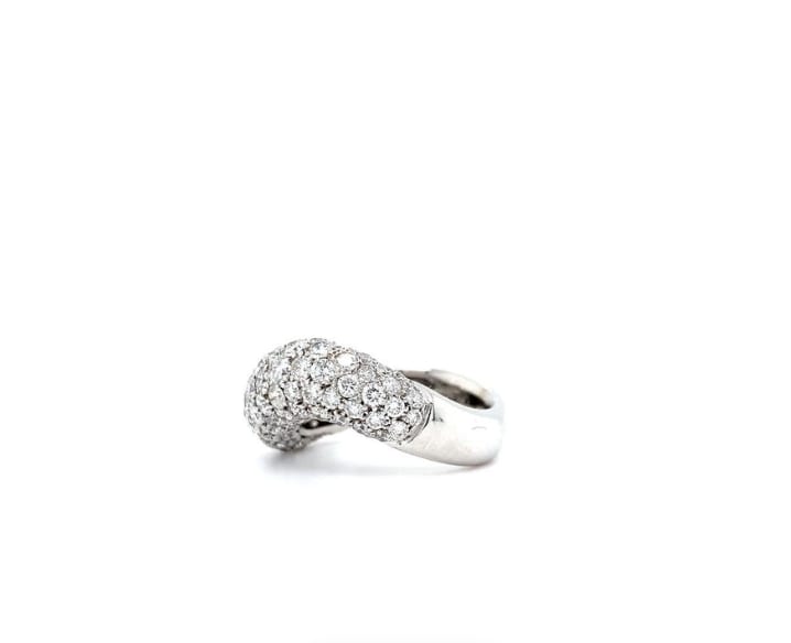 Diamond dome engagement ring 18k white gold - Image 6