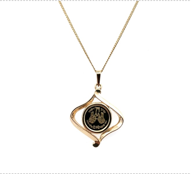 Coin pendant necklace yellow gold
