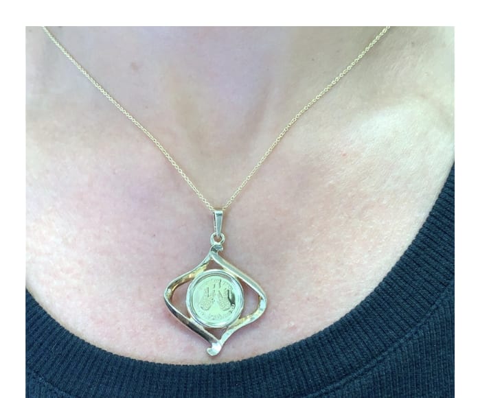 Coin pendant necklace yellow gold - Image 3
