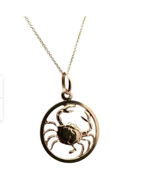 Cancer zodiac pendant necklace yellow gold - Image 4