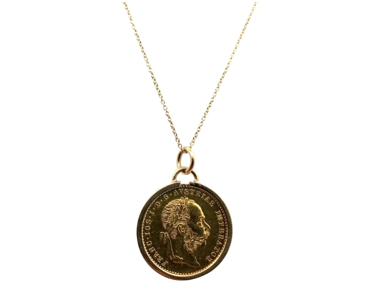 Add a touch of elegance to your collection with this stunning 22ct yellow gold chunky coin pendant.