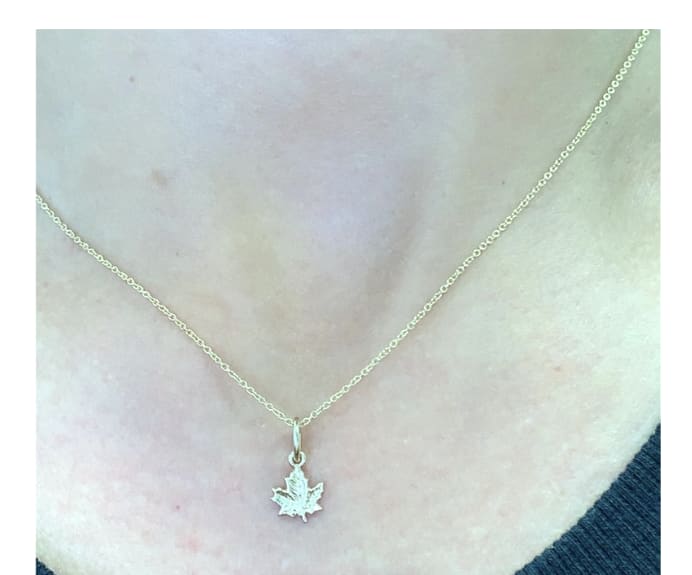 Canadian maple pendant necklace yellow gold - Image 3