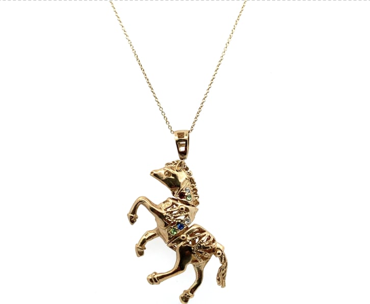 Moving horse vintage pendant necklace 3d yellow gold