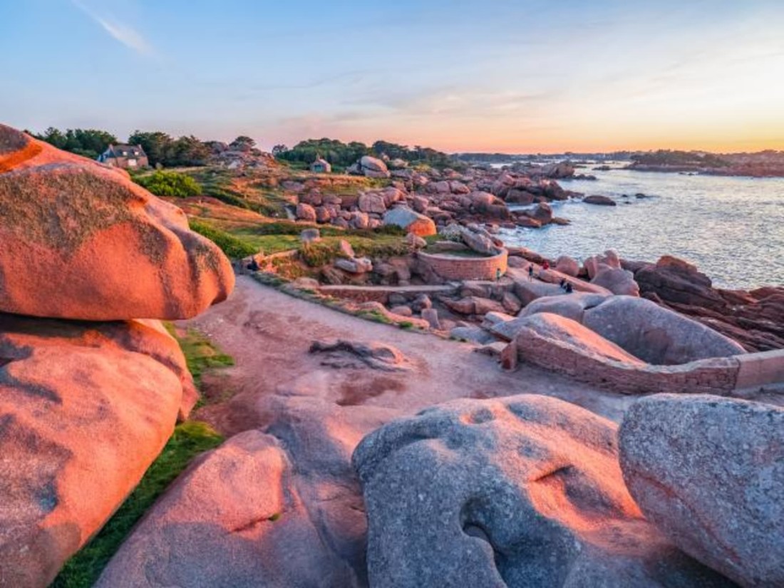 Ploumanach sur la Côte de Granit Rose en Bretagne
