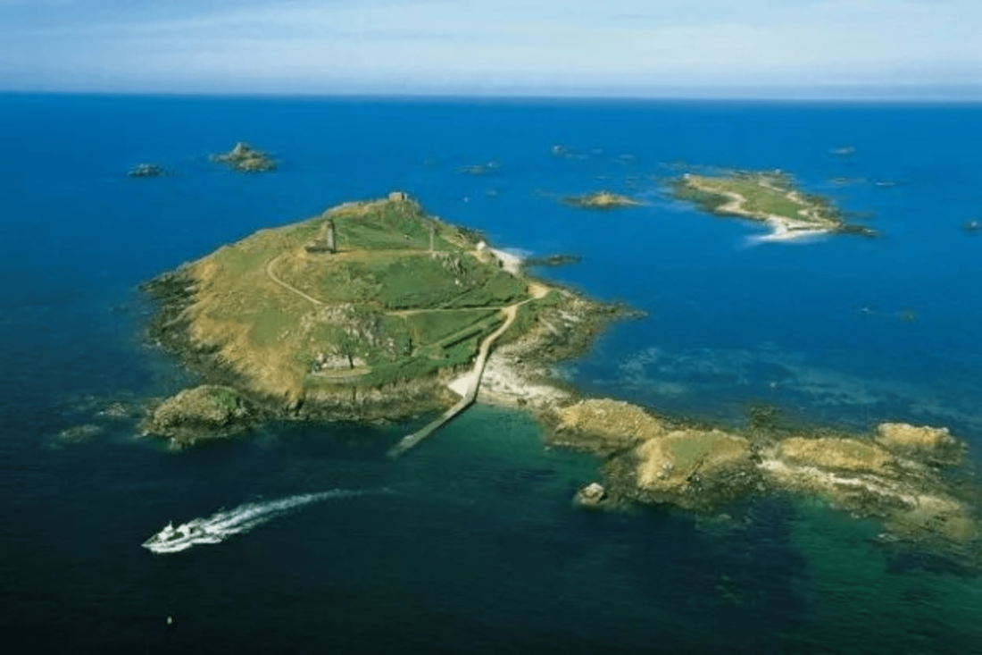 Image d'une île de la Côte de Granit Rose