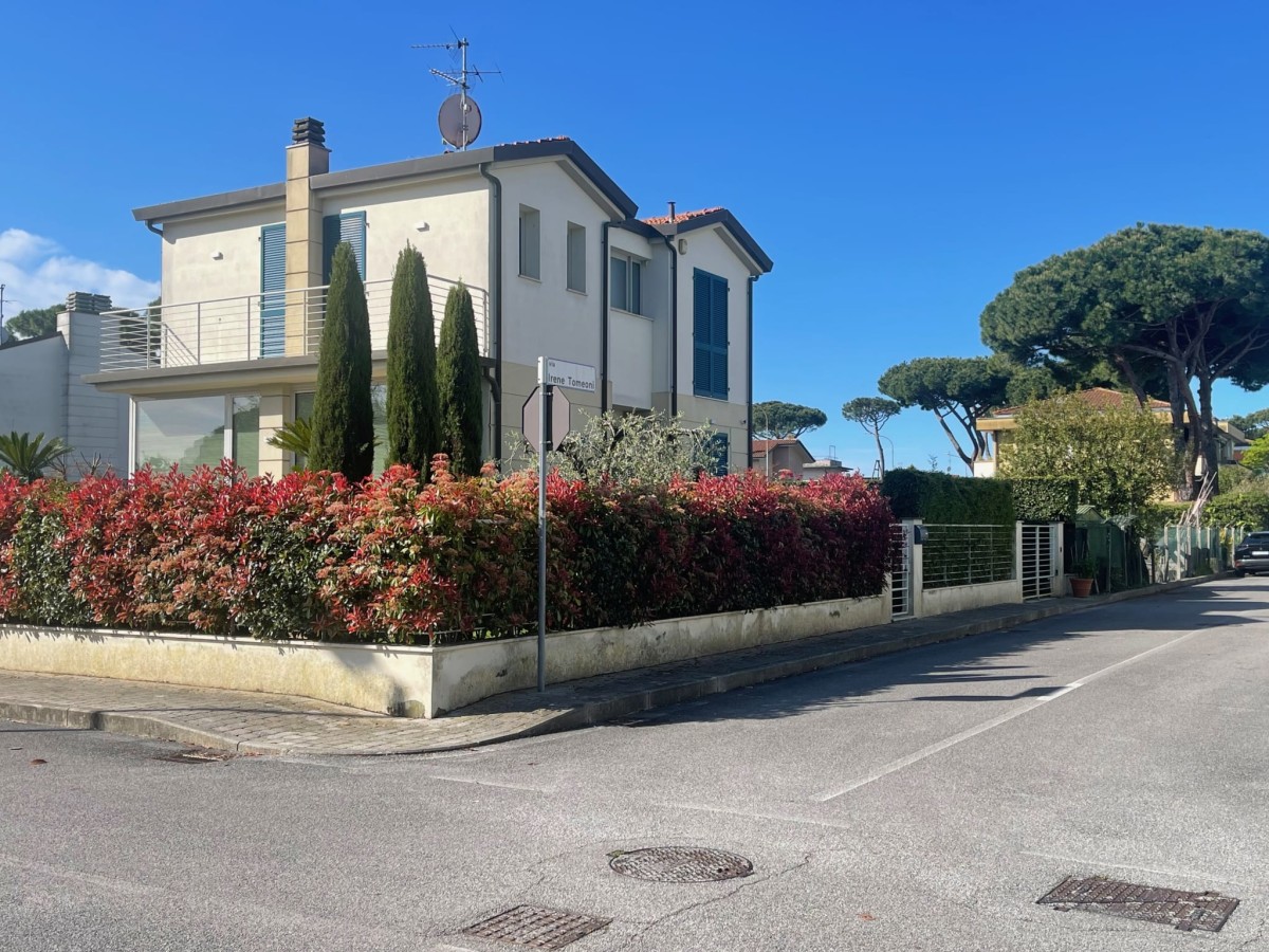 Villa Tre Cipressi - Villa situata a Lido di Camaiore