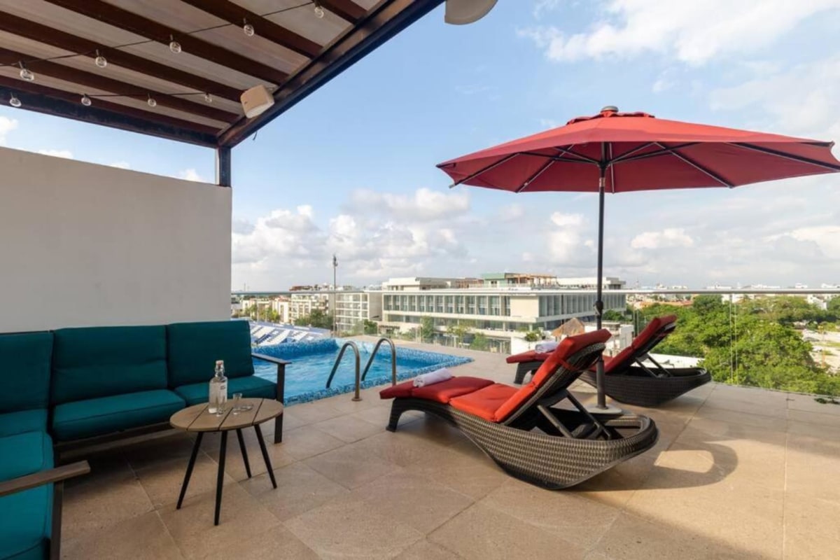 A closer look at Exotic Penthouse Apartments With Private Rooftop Pools